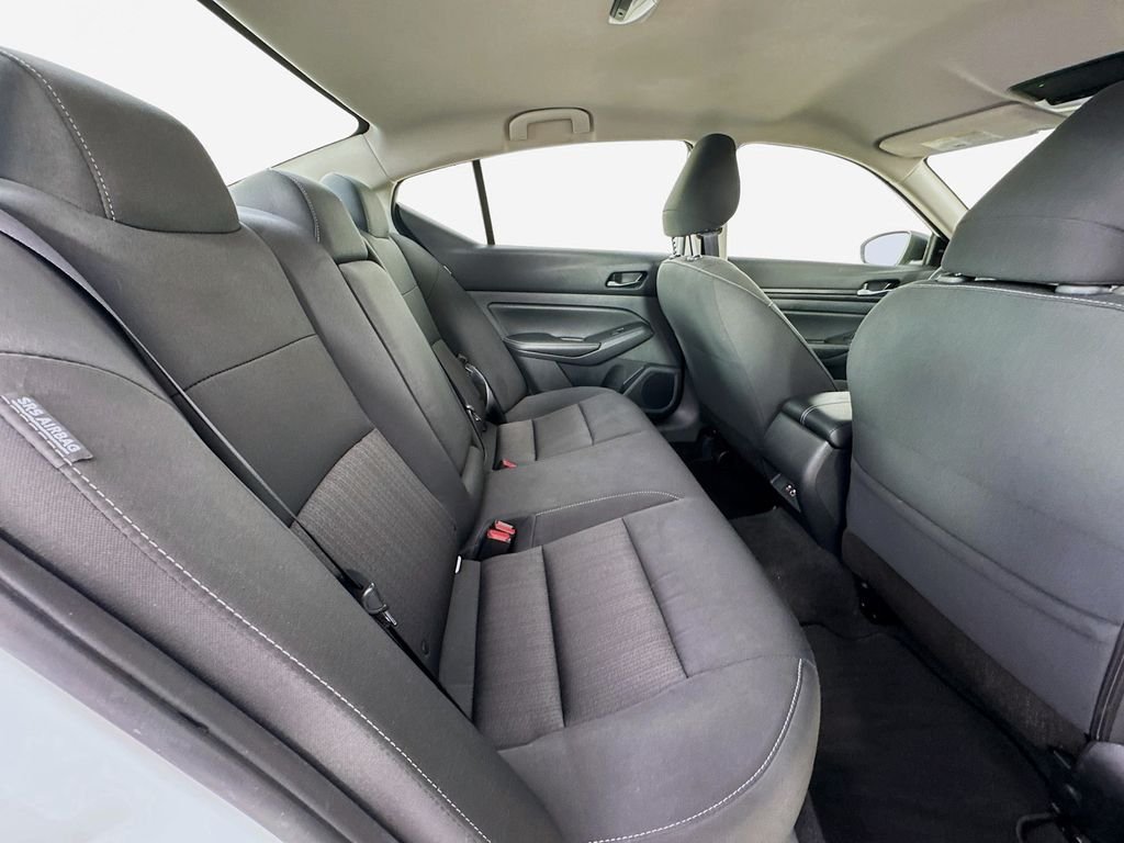 Used 2025 Glacier White Nissan 2.5 SV image 31