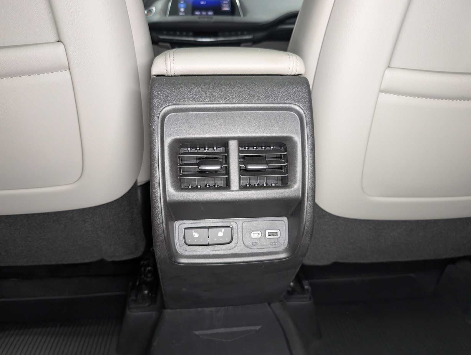 Used 2019 CRYSTAL WHITE TRICOAT Cadillac AWD Premium Luxury image 21