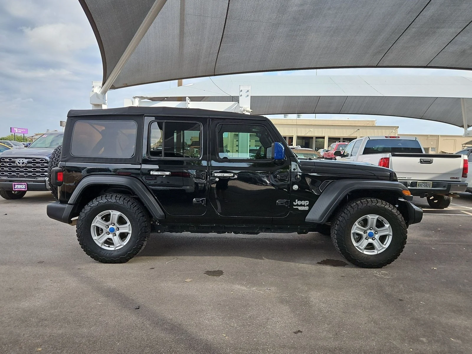 Used 2018 Black Clearcoat Jeep Sport S image 4
