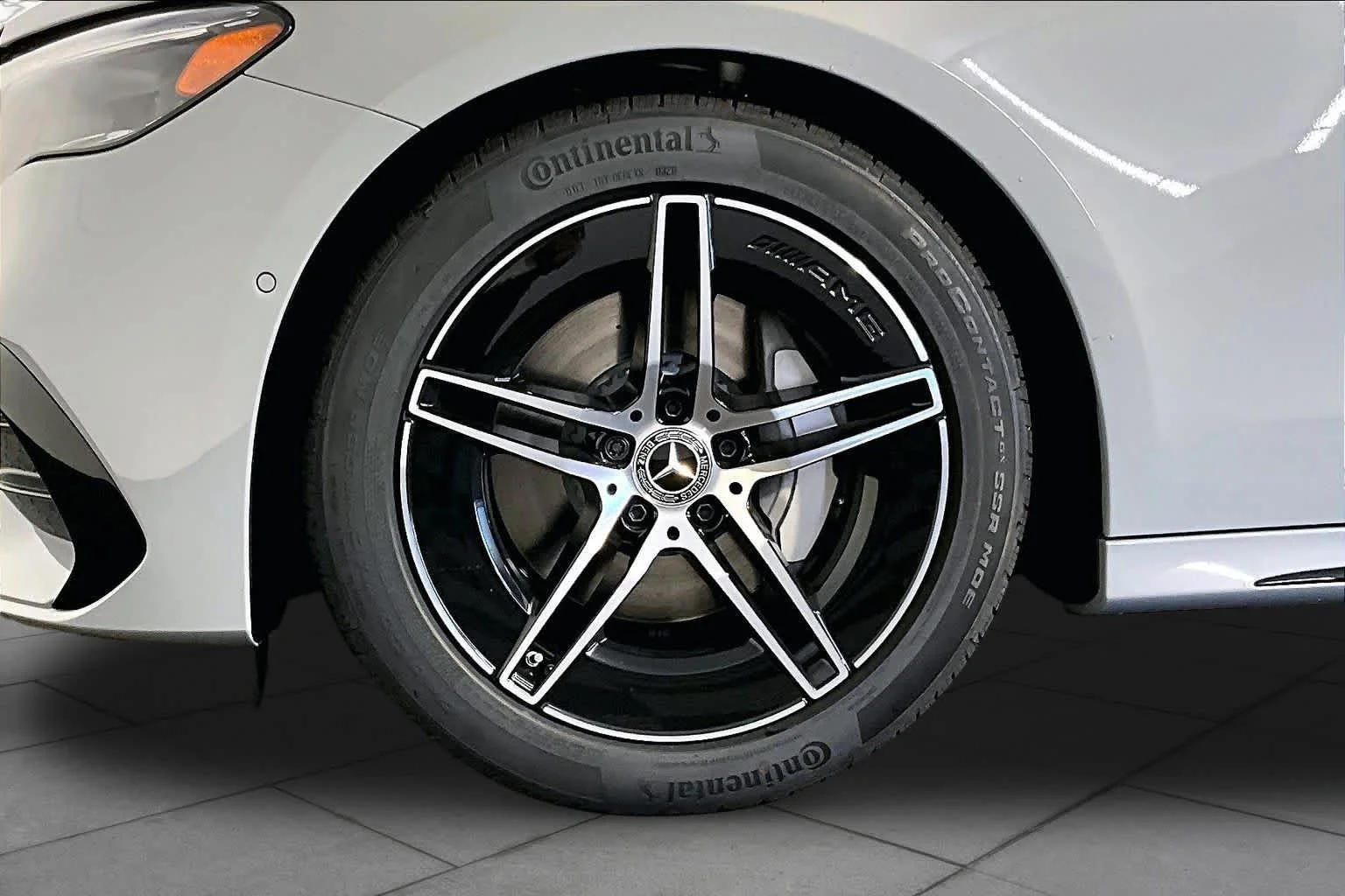 New 2026 MANUFAKTUR Alpine Grey Mercedes-Benz E 350 image 17