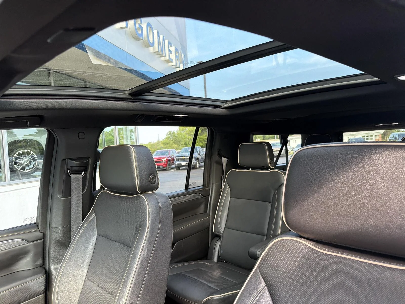 Used 2023 Summit White GMC SLT image 28