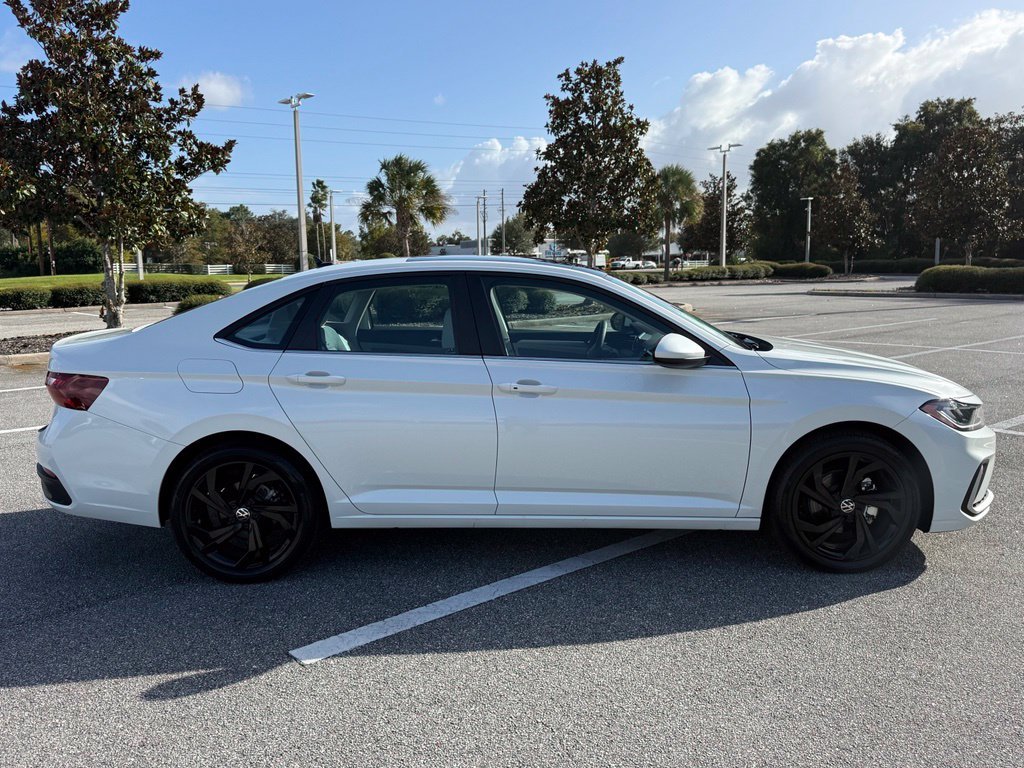 New 2026 Opal White Pearl Volkswagen 1.5T SE image 7