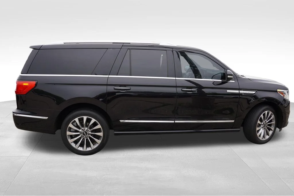 Used 2020 Infinite Black Lincoln Reserve image 2