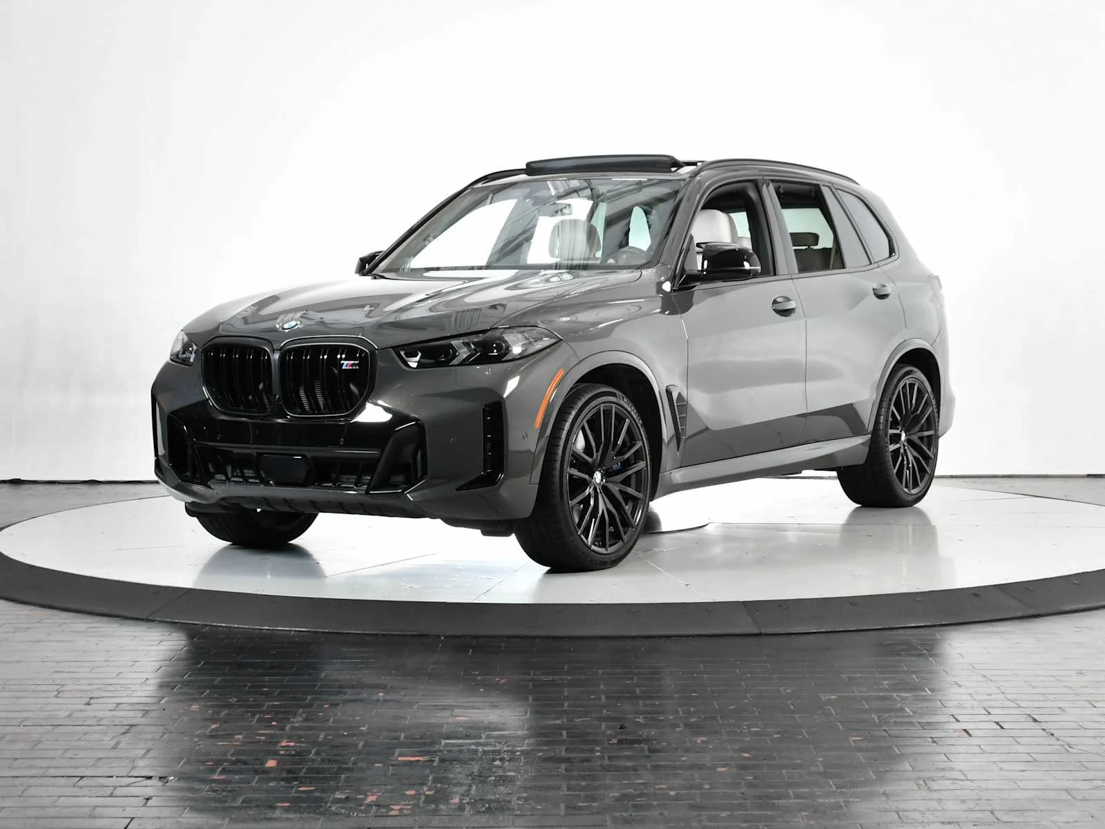 2026 BMW X5 M60i's photo
