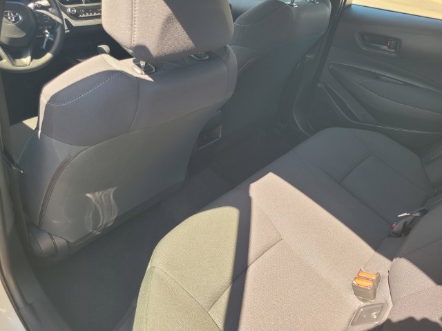 Used 2022 White Toyota LE image 14