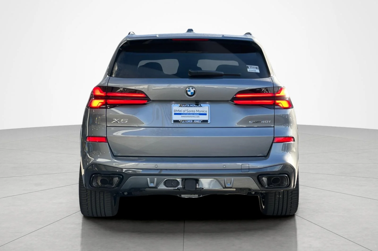 New 2026 Skyscraper Grey Metallic BMW sDrive40i image 4