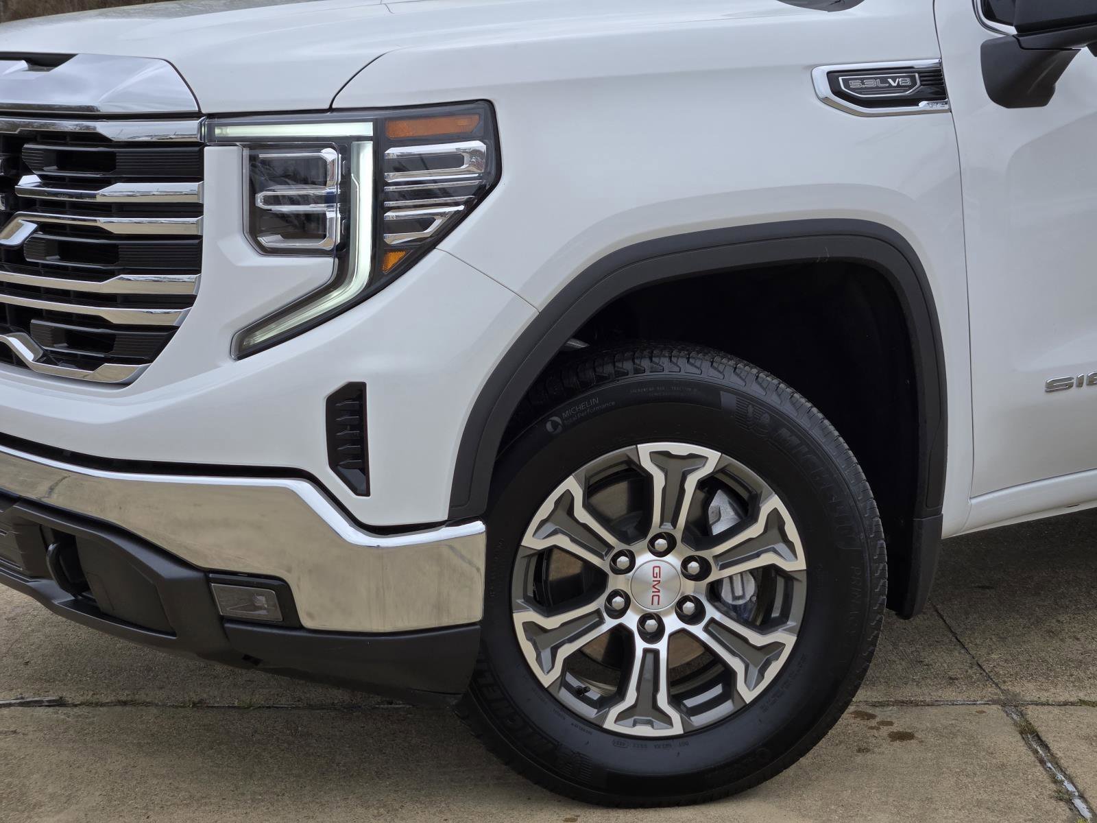 Used 2025 Summit White GMC SLT image 7