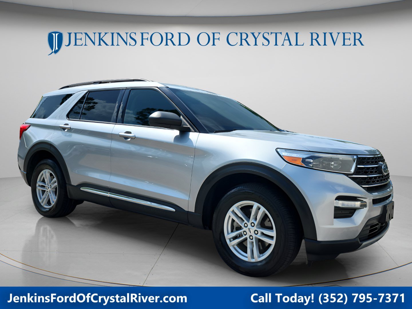 Used 2023 Iconic Silver Metallic Ford XLT image 1