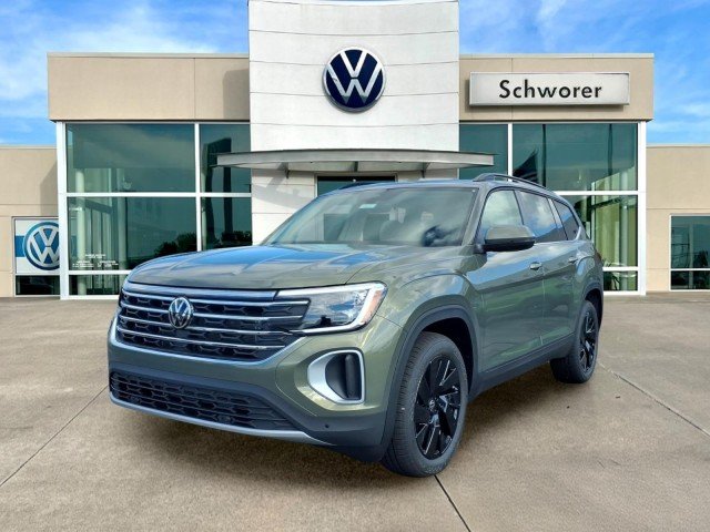 New 2026 Avocado Green Pearl Volkswagen SE w/Technology 4M image 2