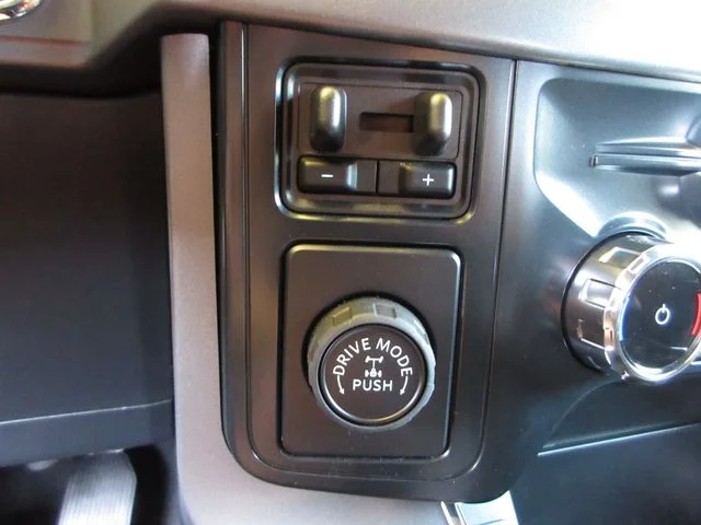 New 2026 Carbonized Gray Metallic Ford XLT image 20