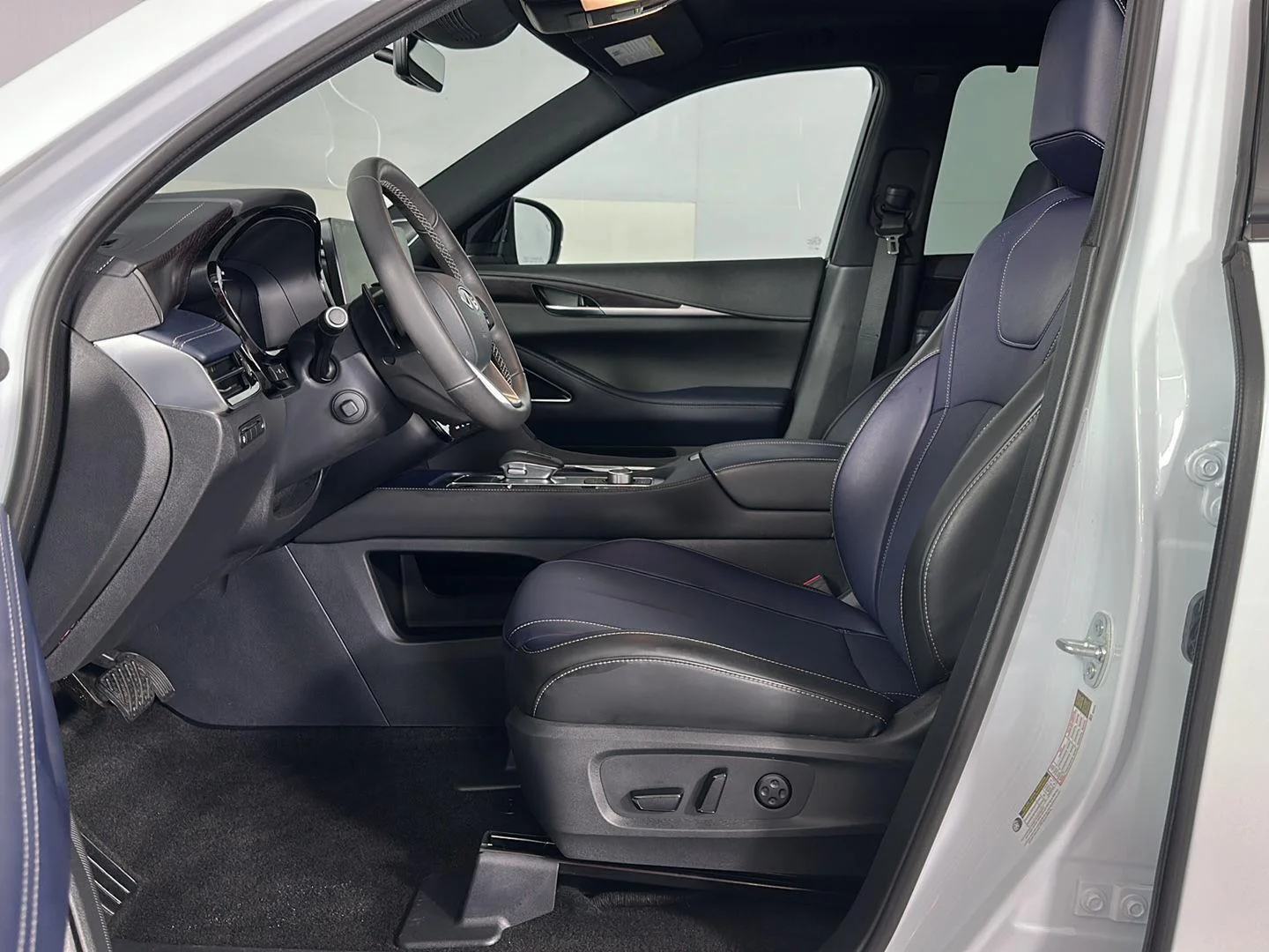 Used 2026 Radiant White INFINITI SPORT image 7