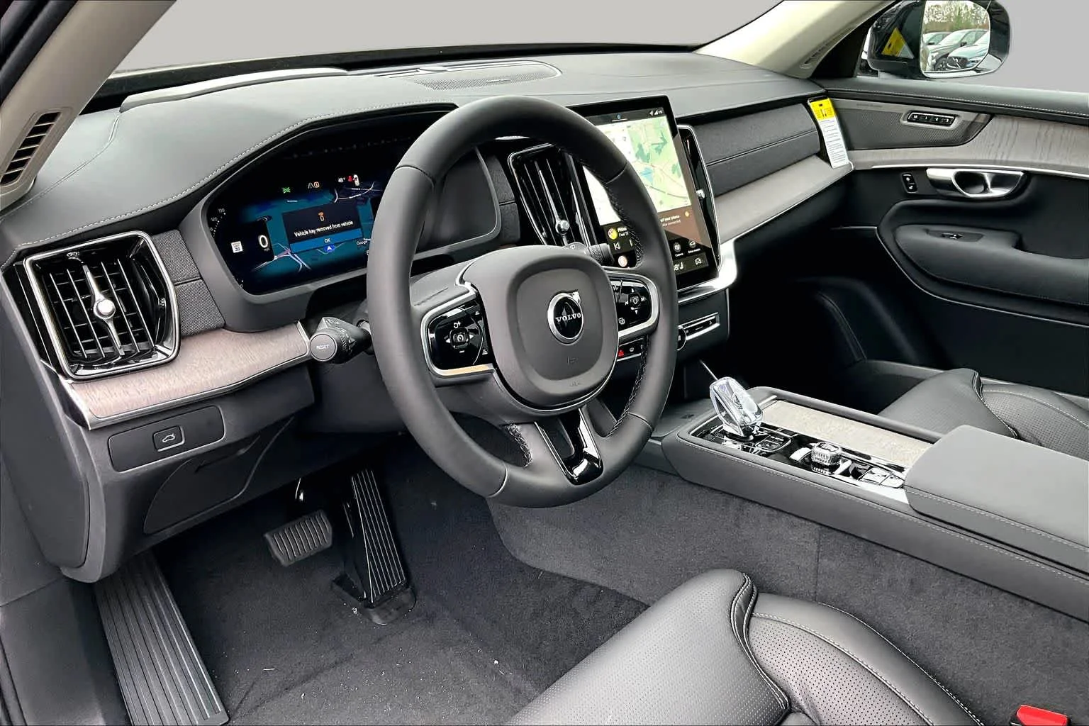 New 2026 MULBERRY RED Volvo Ultra Dark Theme image 9