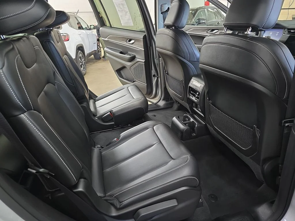 Used 2023 Silver Jeep Limited image 11