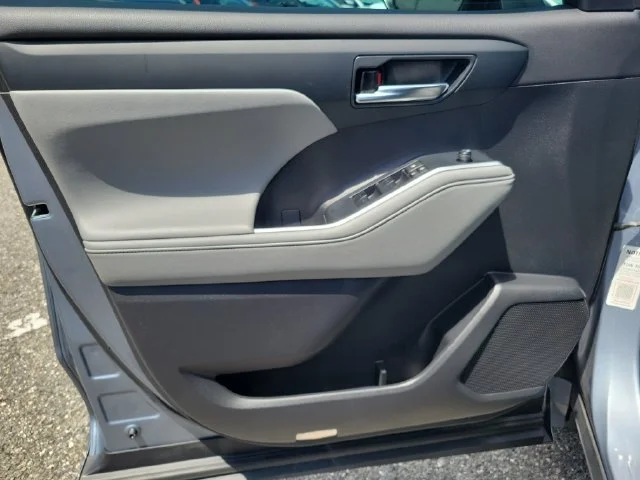 2024 Toyota Highlander XLE - Photo 24