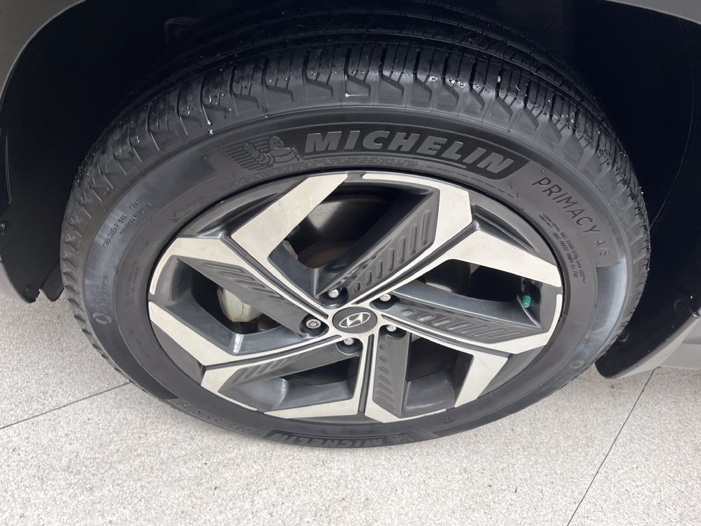 Used 2024 Silver Hyundai SEL image 9