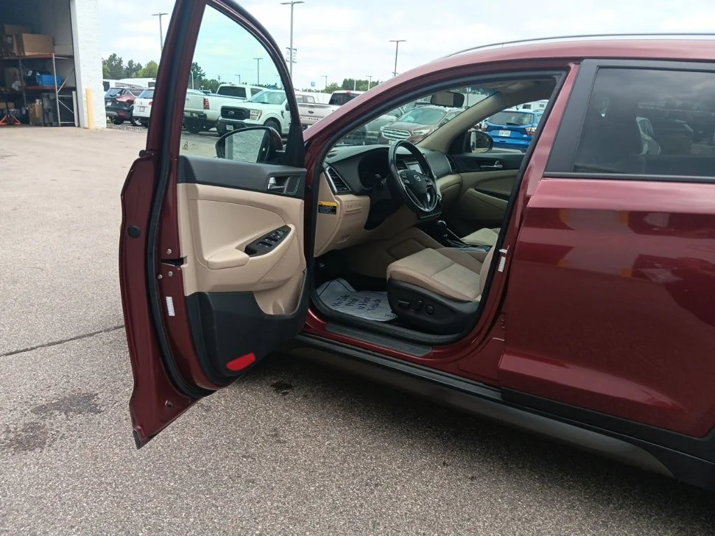 Used 2016 Ruby Wine Hyundai Sport image 12