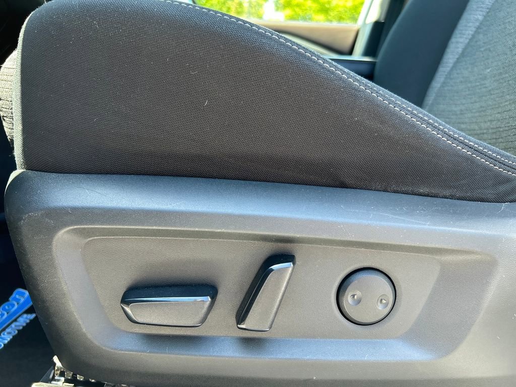 2021 Nissan Rogue SV - Photo 20