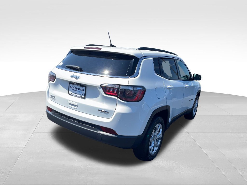 Used 2024 White Jeep Latitude image 5