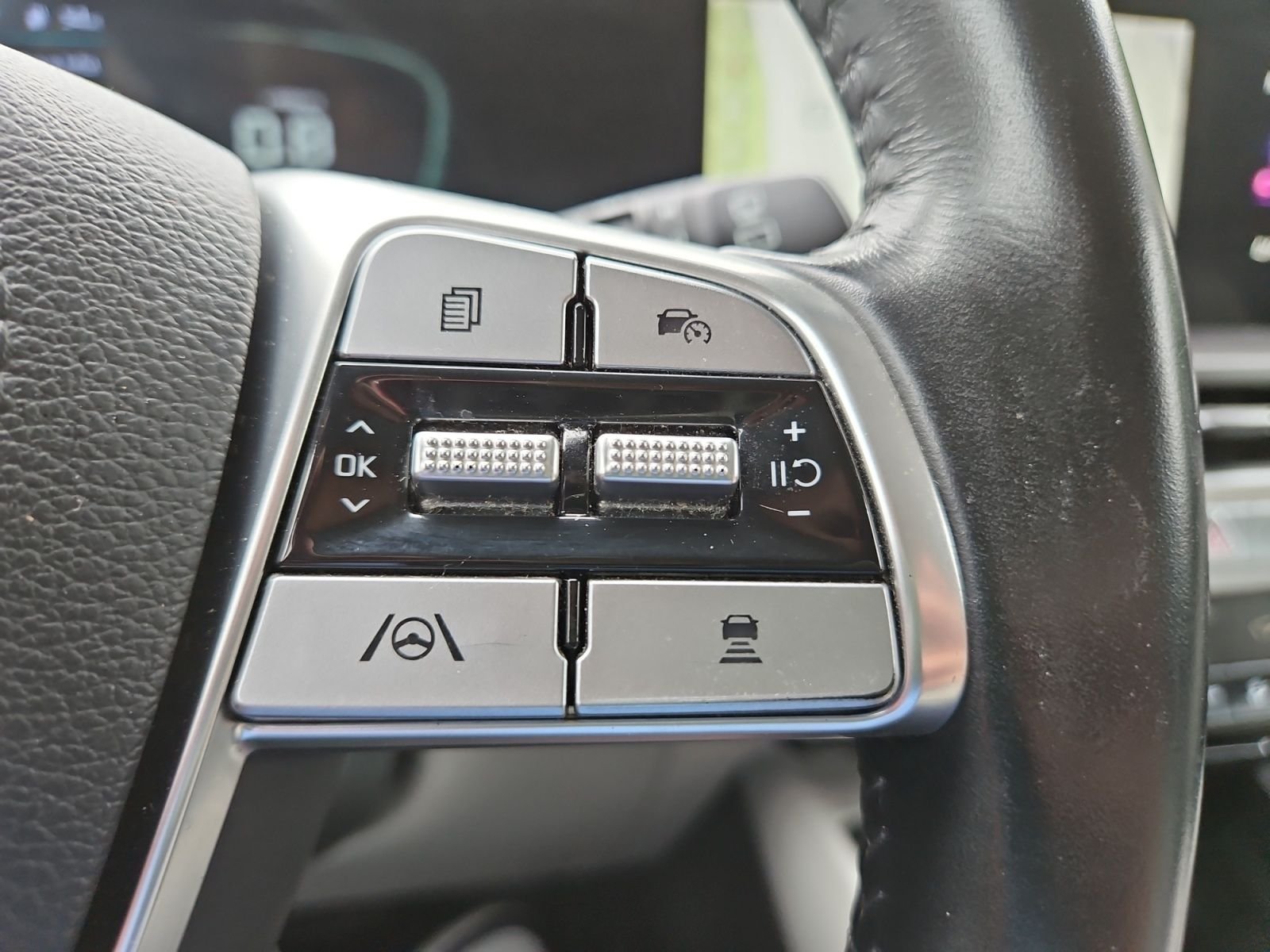 Used 2023 Black Kia S image 26