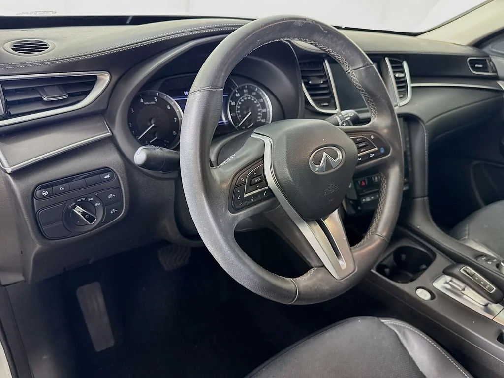 Certified Used 2023 White INFINITI LUXE image 11