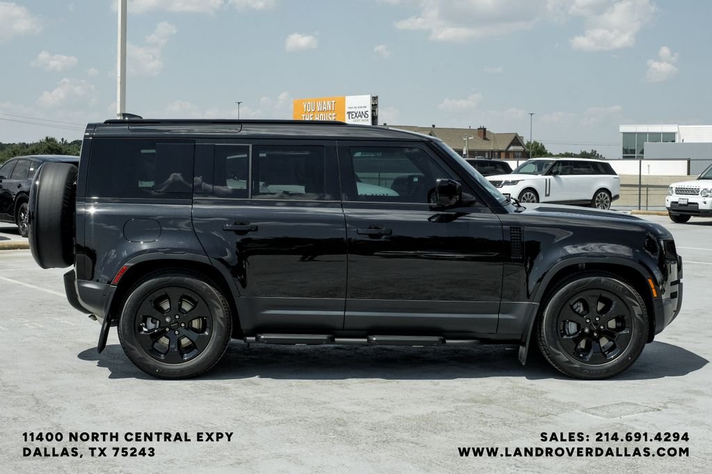 New 2026 Santorini Black Metallic Land Rover S image 7