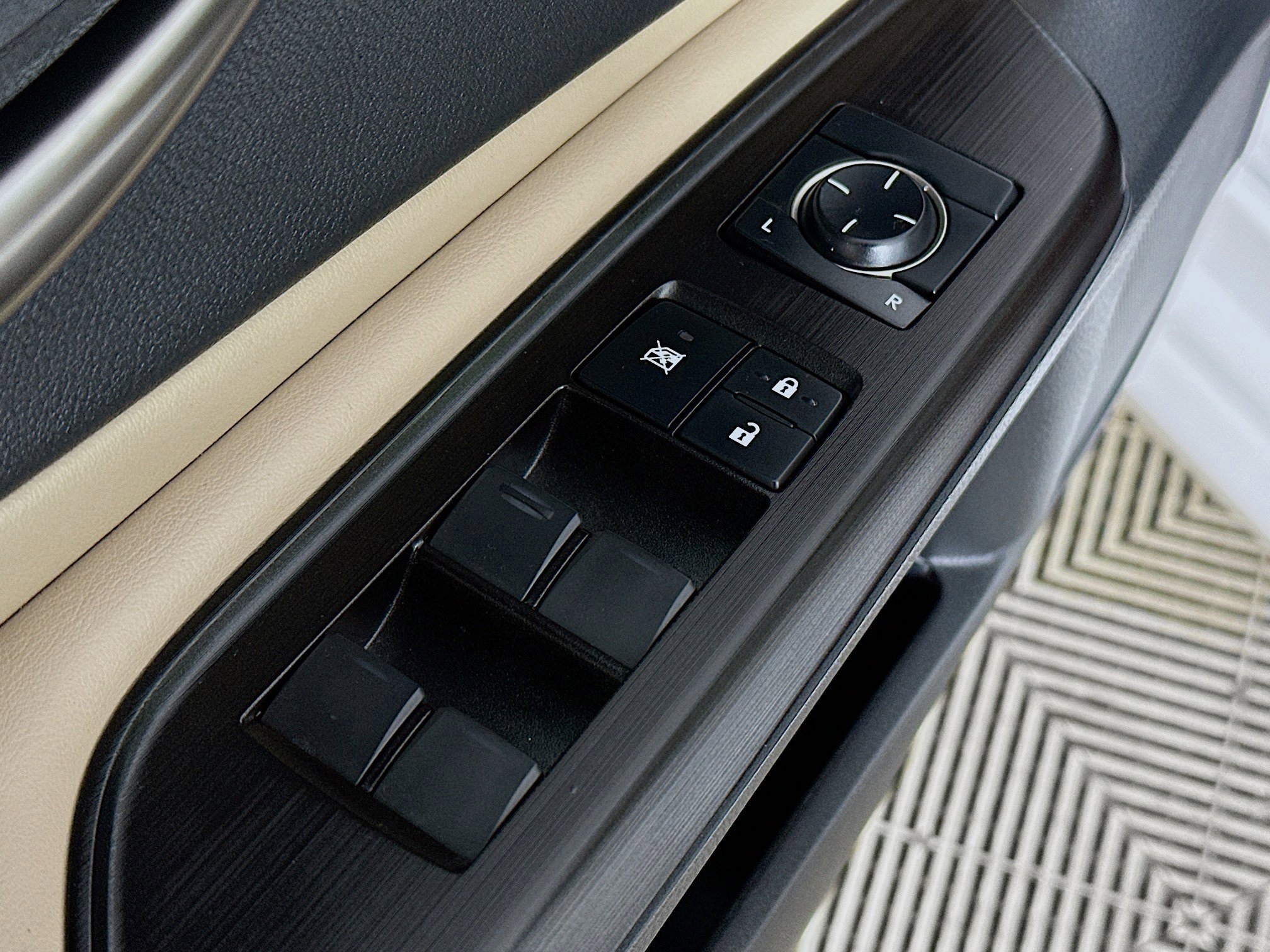 2019 Lexus ES 350 - Photo 18