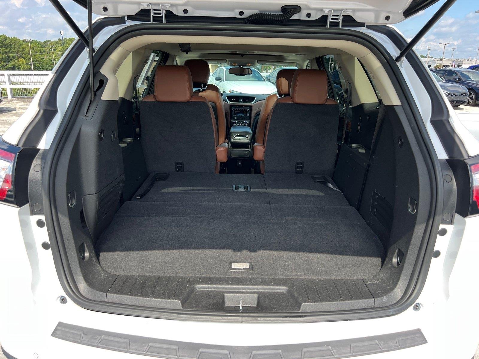Used 2016 Iridescent Pearl Tricoat Chevrolet LT image 18