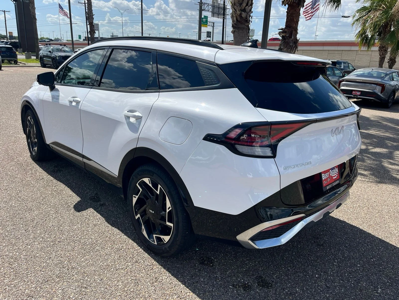 Used 2023 White Kia SX-Prestige image 6