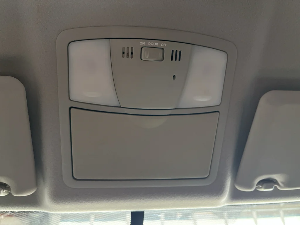 Used 2014  Nissan S image 20