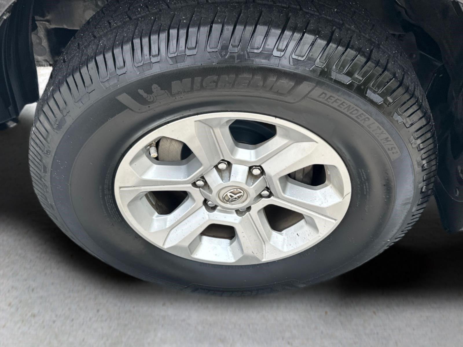 Used 2019 Midnight Black Metallic Toyota SR5 image 13