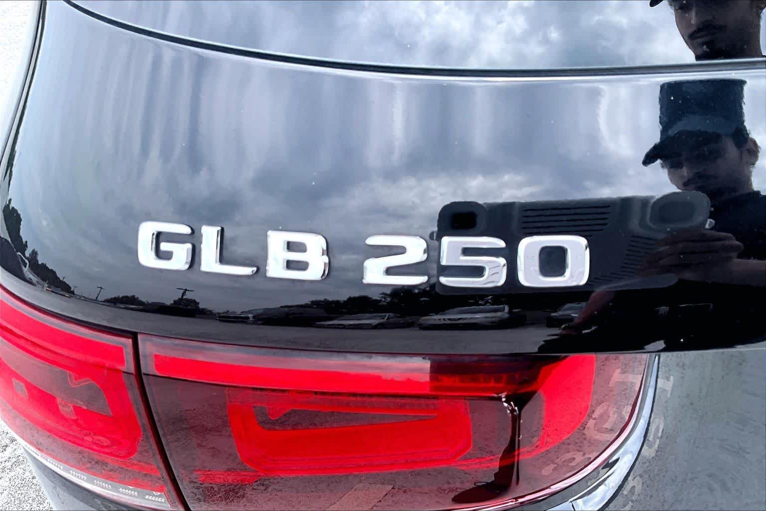 Used 2021 Night Black Mercedes-Benz GLB 250 image 31