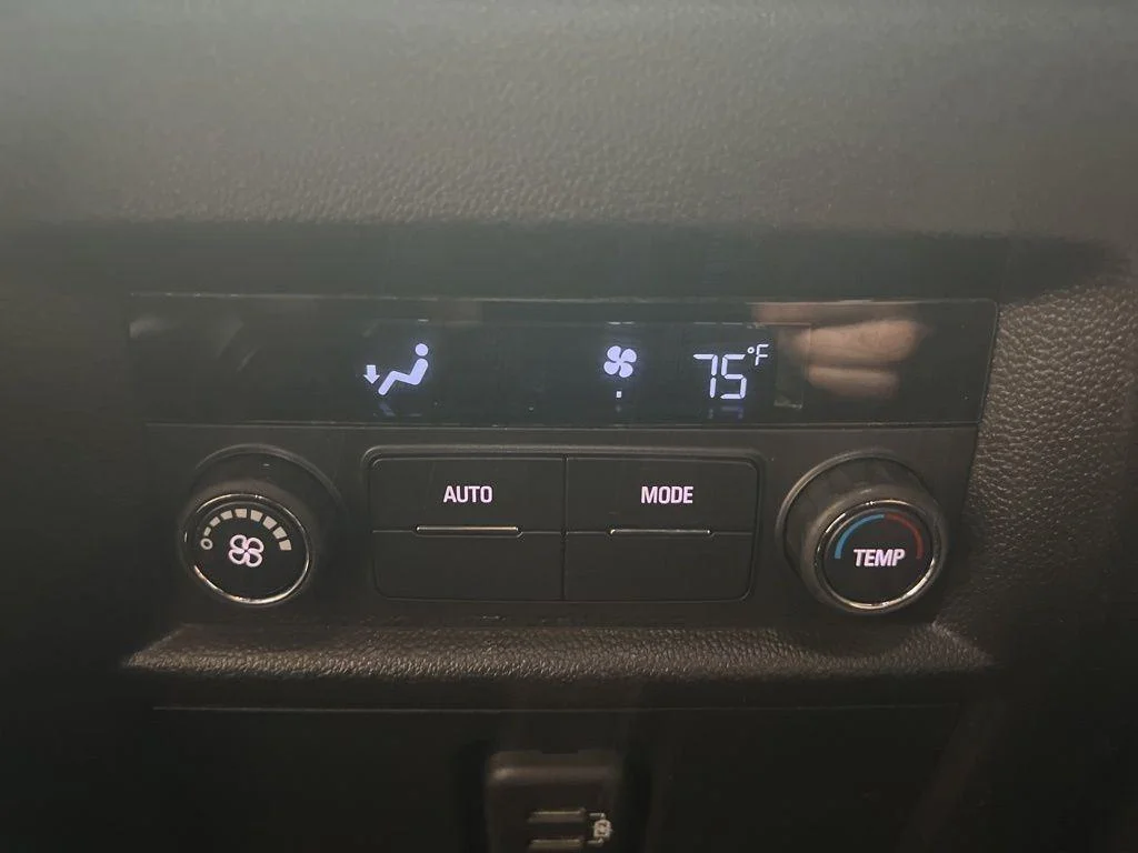 Used 2023 Silver Sage Chevrolet LT image 19