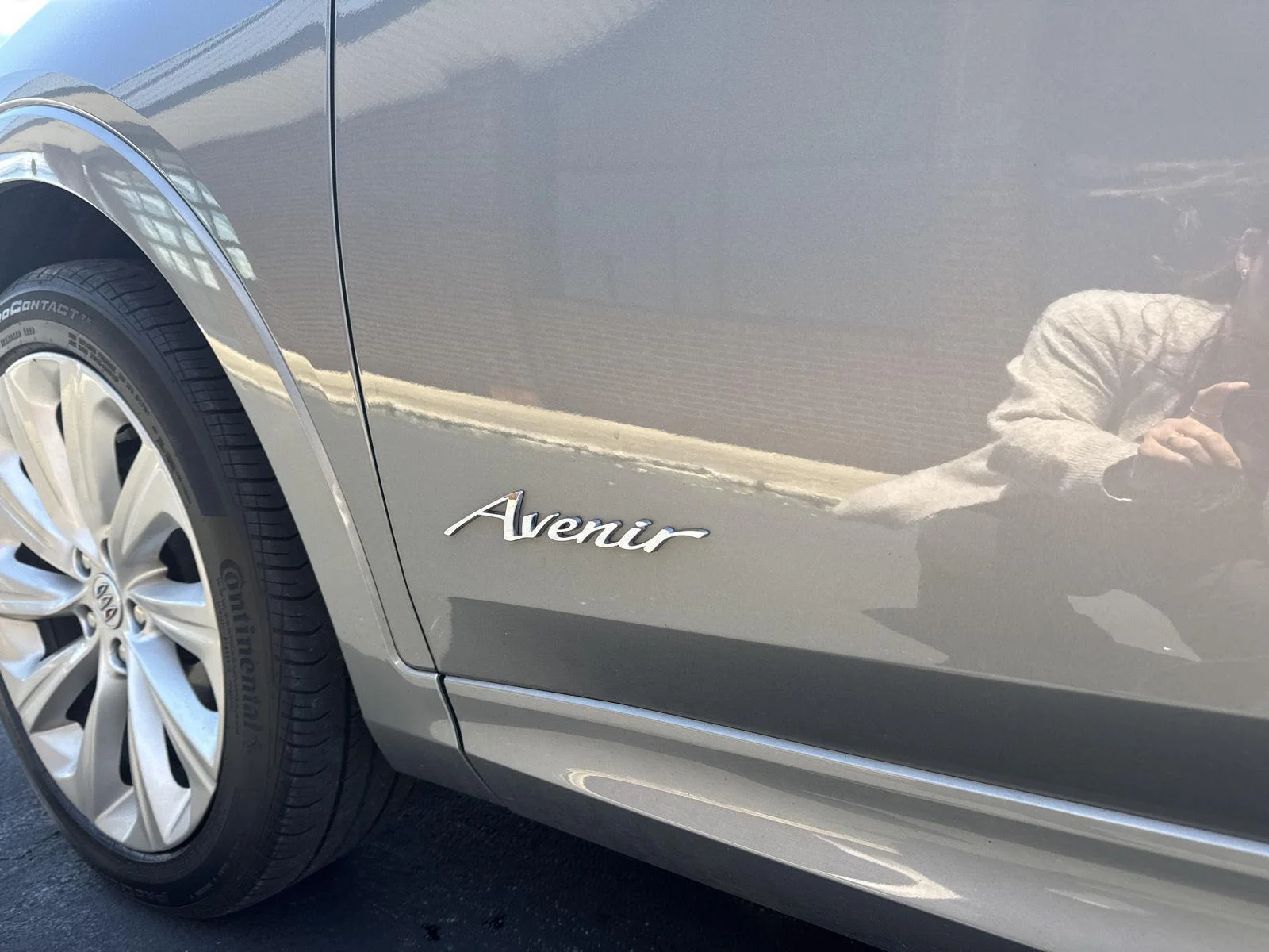 Used 2024 Moonstone Gray Metallic Buick Avenir image 4