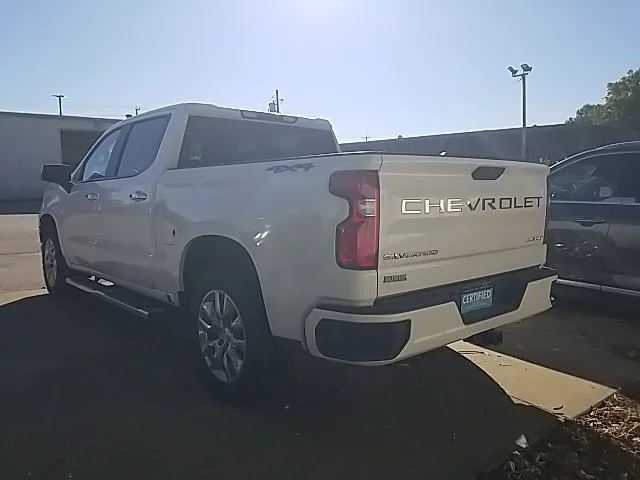 Used 2020 White Chevrolet Custom image 18