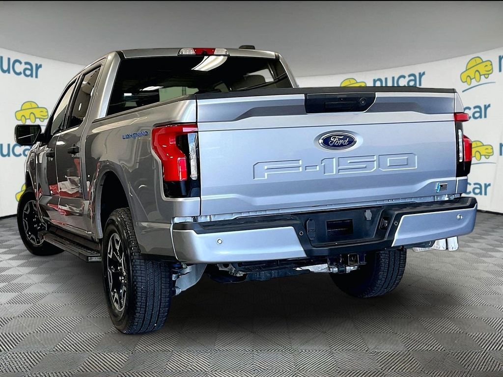 Used 2023 Silver Ford XLT image 4