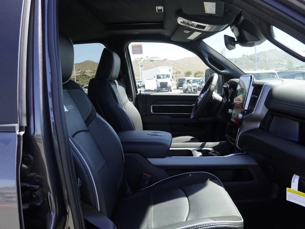New 2026 Granite Crystal Metallic Clear-Coat Exterior Paint RAM Laramie image 21