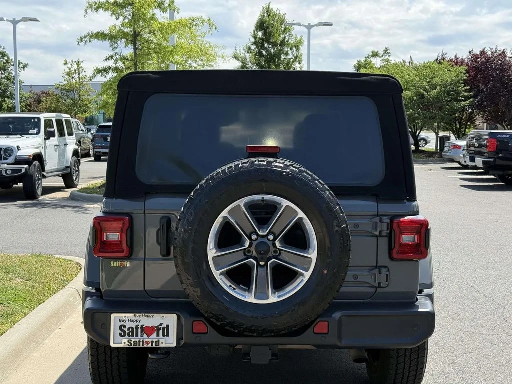 Used 2021 Gray Jeep Unlimited Sahara image 11