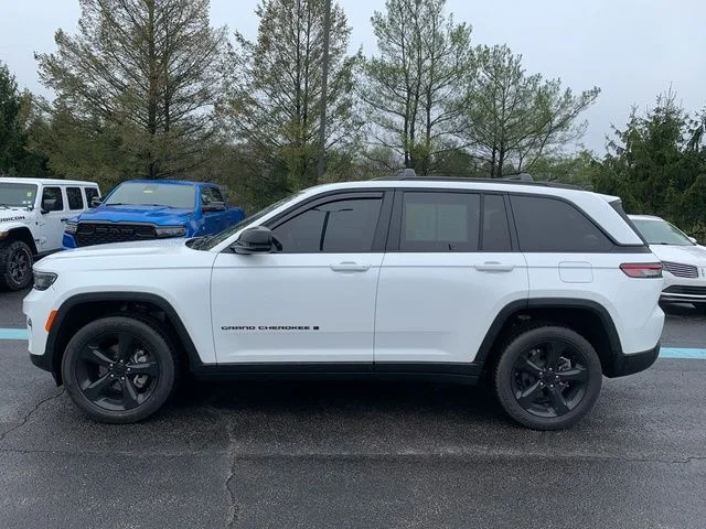 Used 2023 White Jeep Altitude X image 2