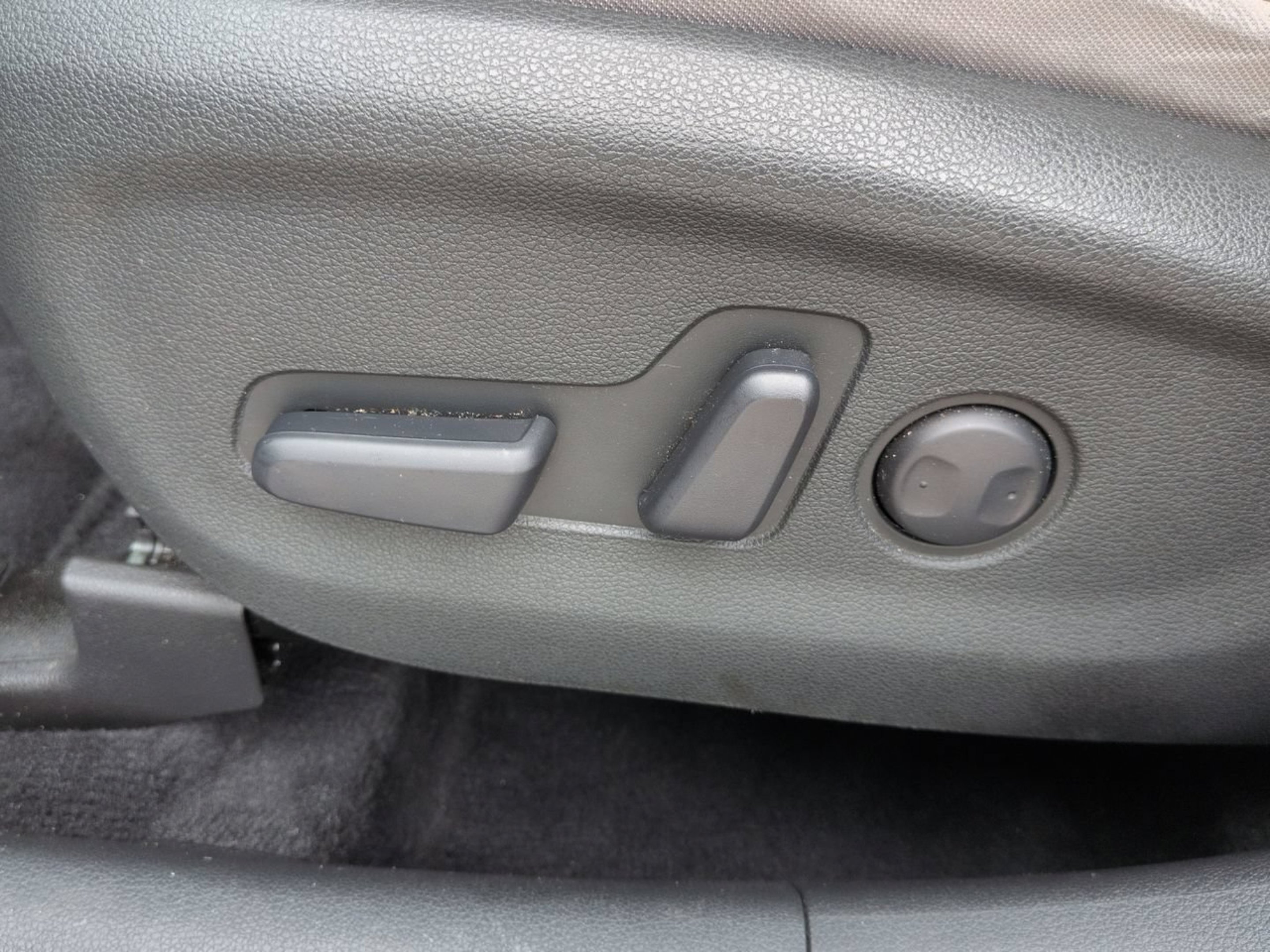 Used 2019 Coliseum Gray Hyundai SEL image 21