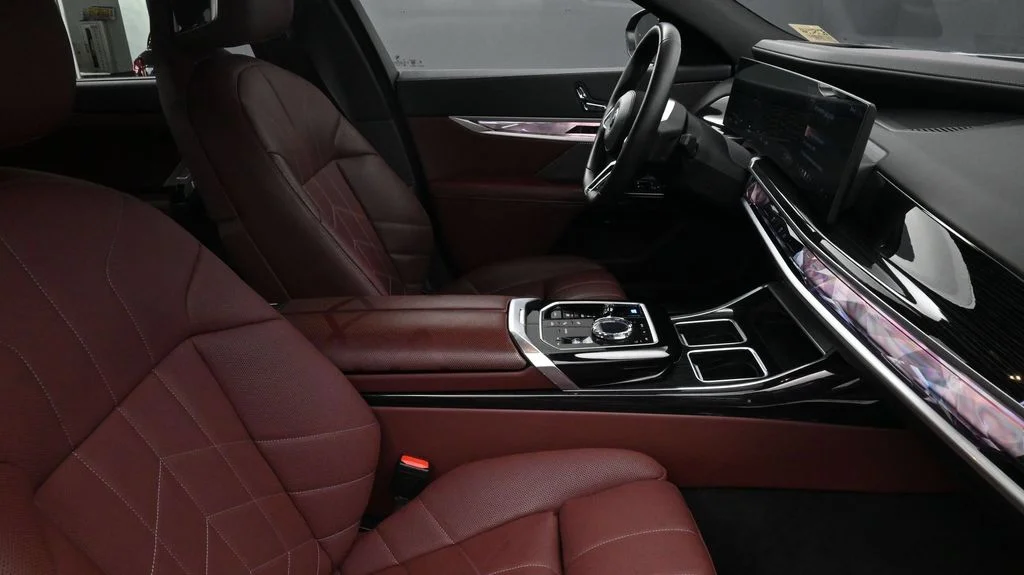 2025 BMW i7 50 - Photo 3