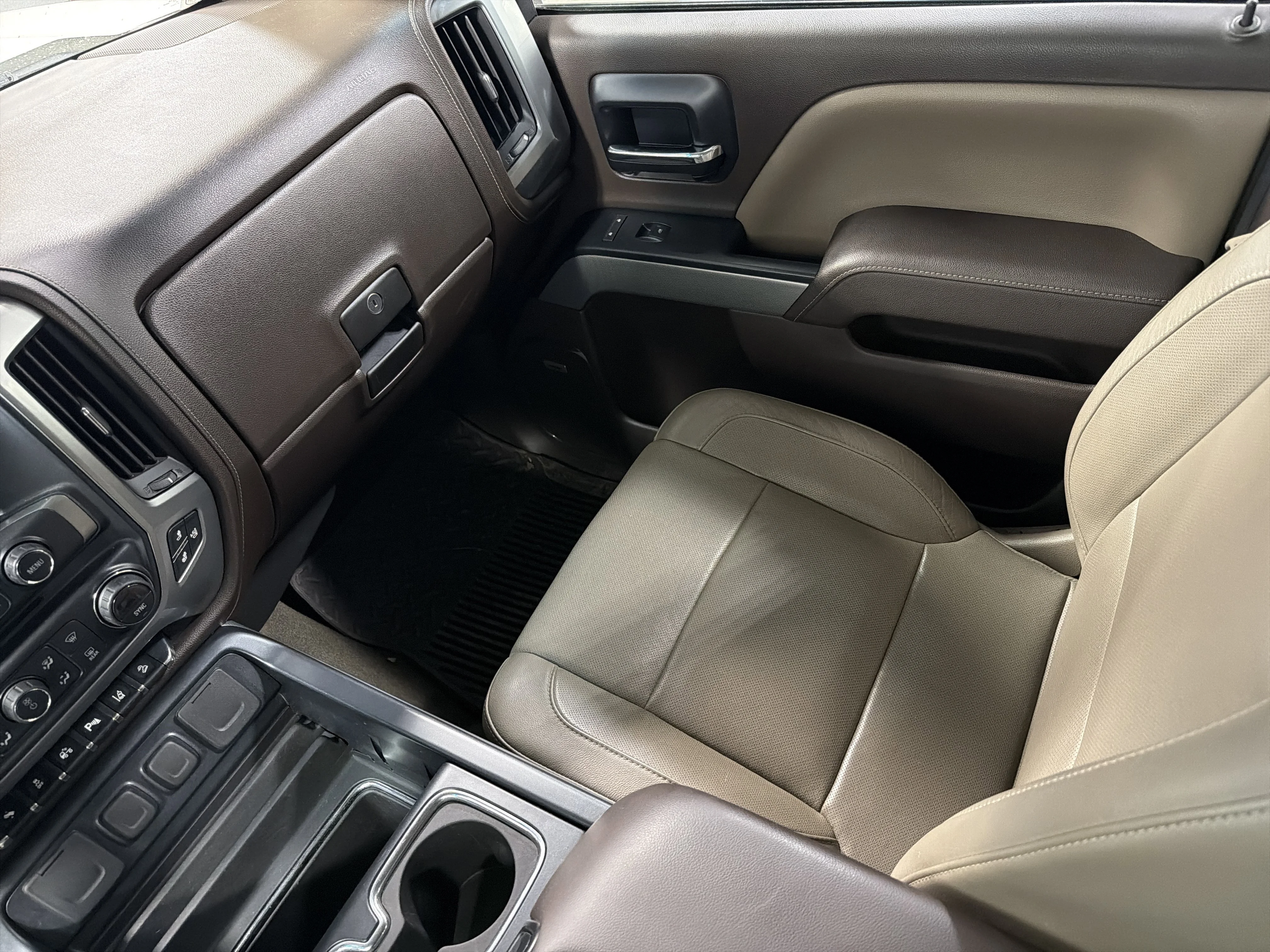 Used 2014 White Diamond Tricoat Chevrolet LTZ image 11