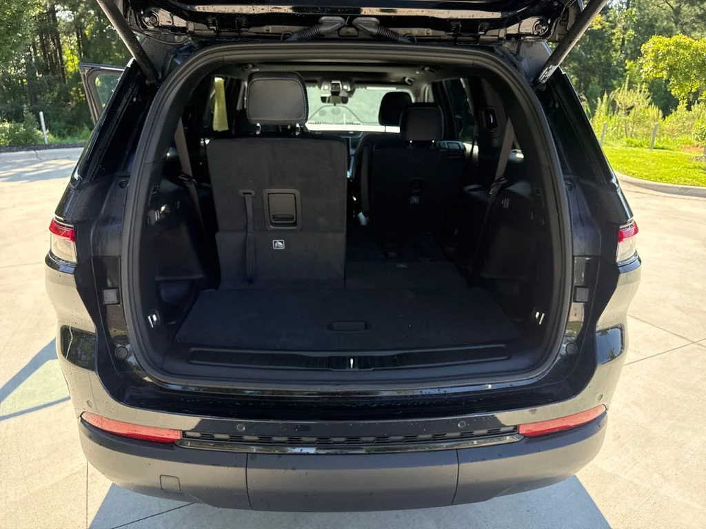 Used 2025 Diamond Black Jeep Altitude X image 33