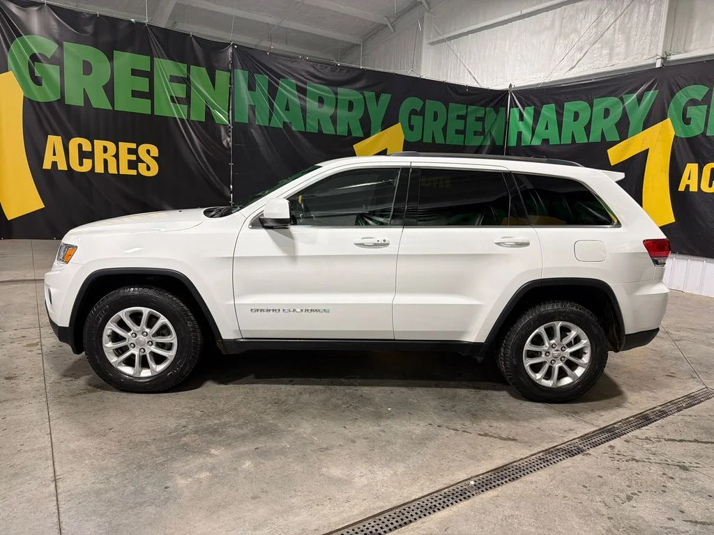 Used 2015 Bright White Clearcoat Jeep Laredo image 3