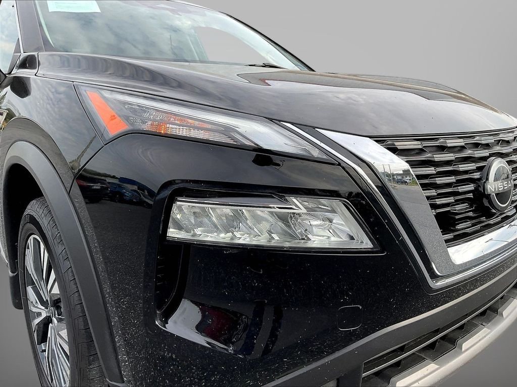 Used 2023 Black Nissan SV image 32