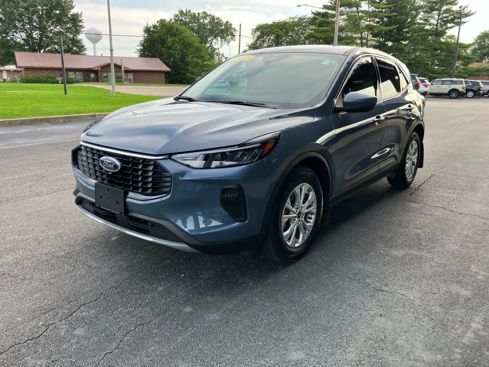Used 2023 Vapor Blue Metallic Ford Active image 5