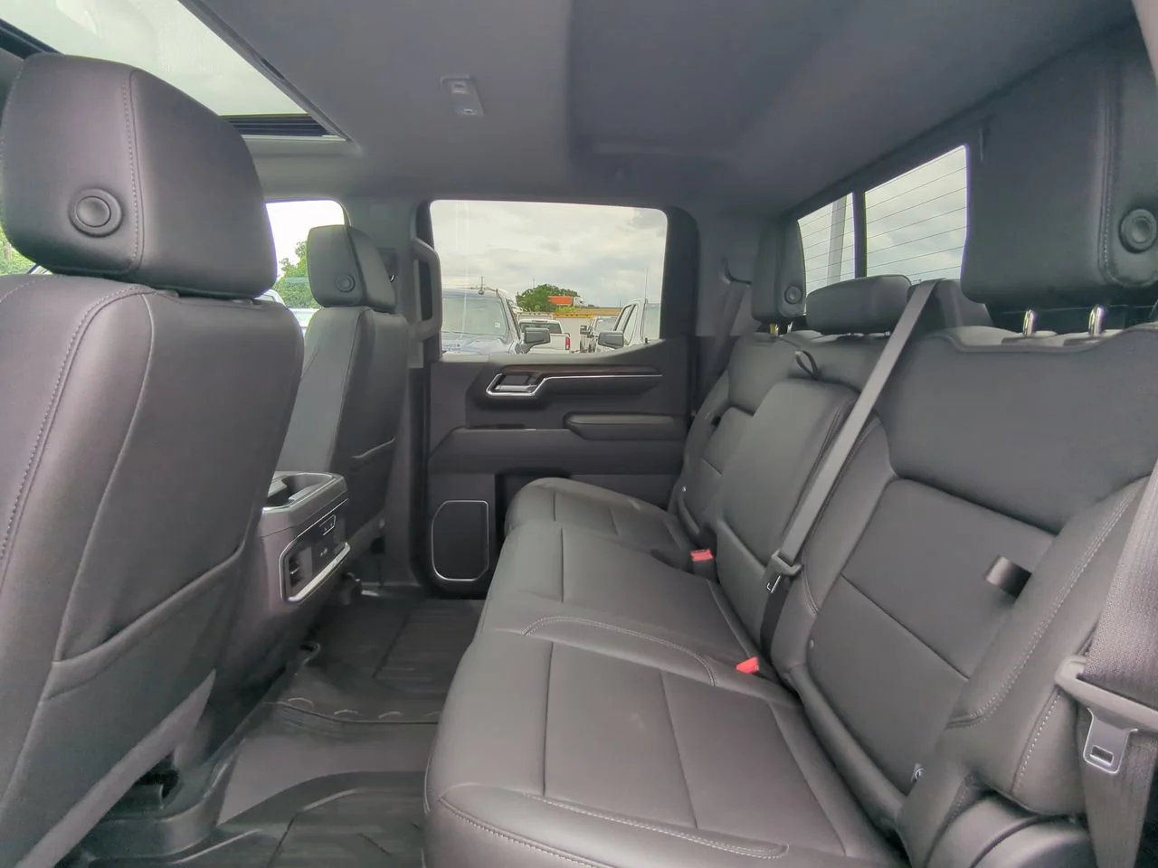 2026 GMC Sierra 1500 SLT - Photo 13