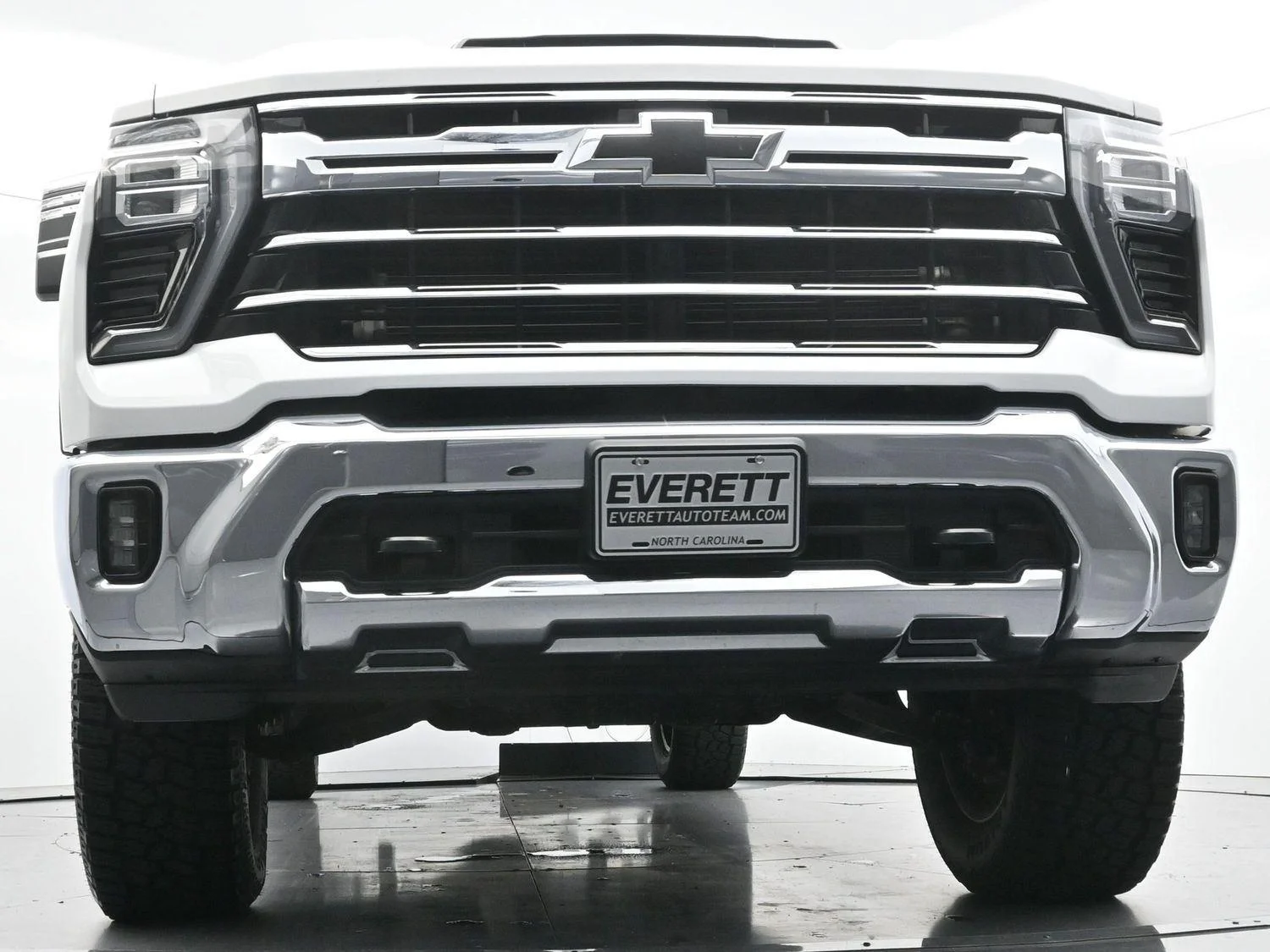 Used 2024 Summit White Chevrolet LTZ image 42
