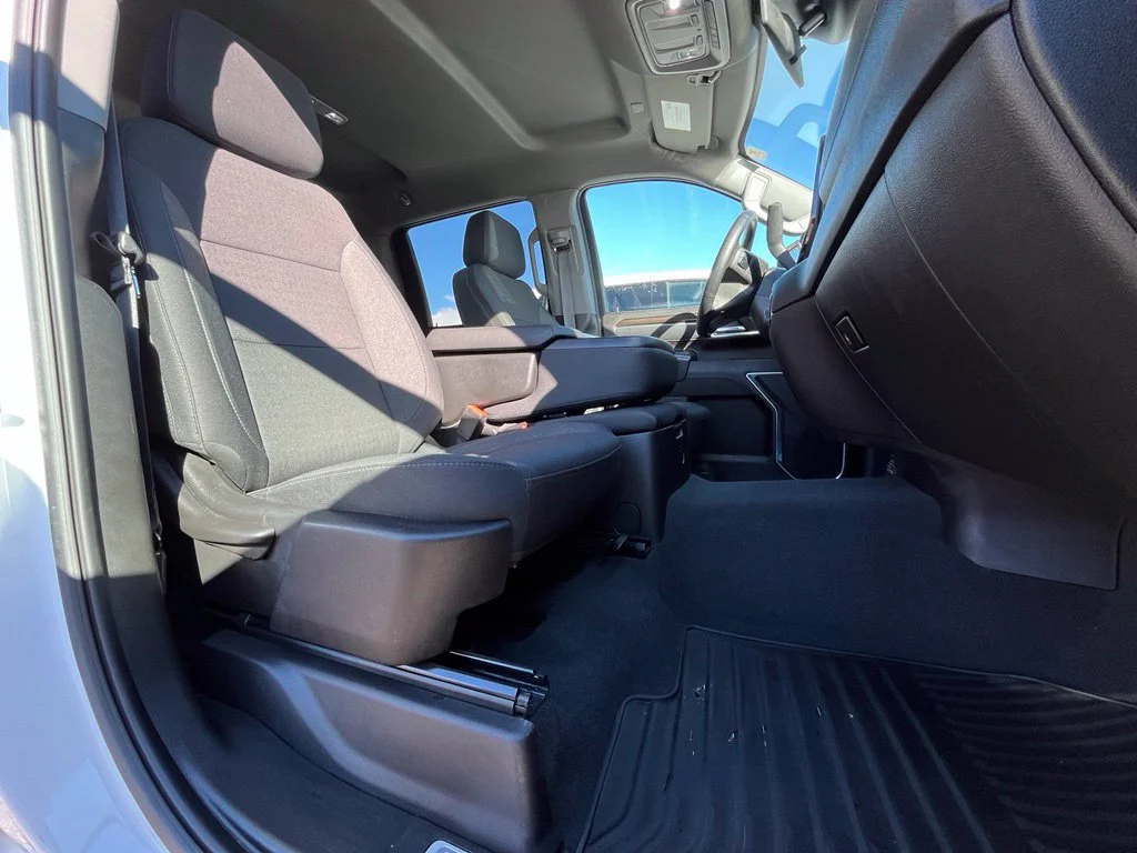 Used 2025 Summit White Chevrolet LT image 20