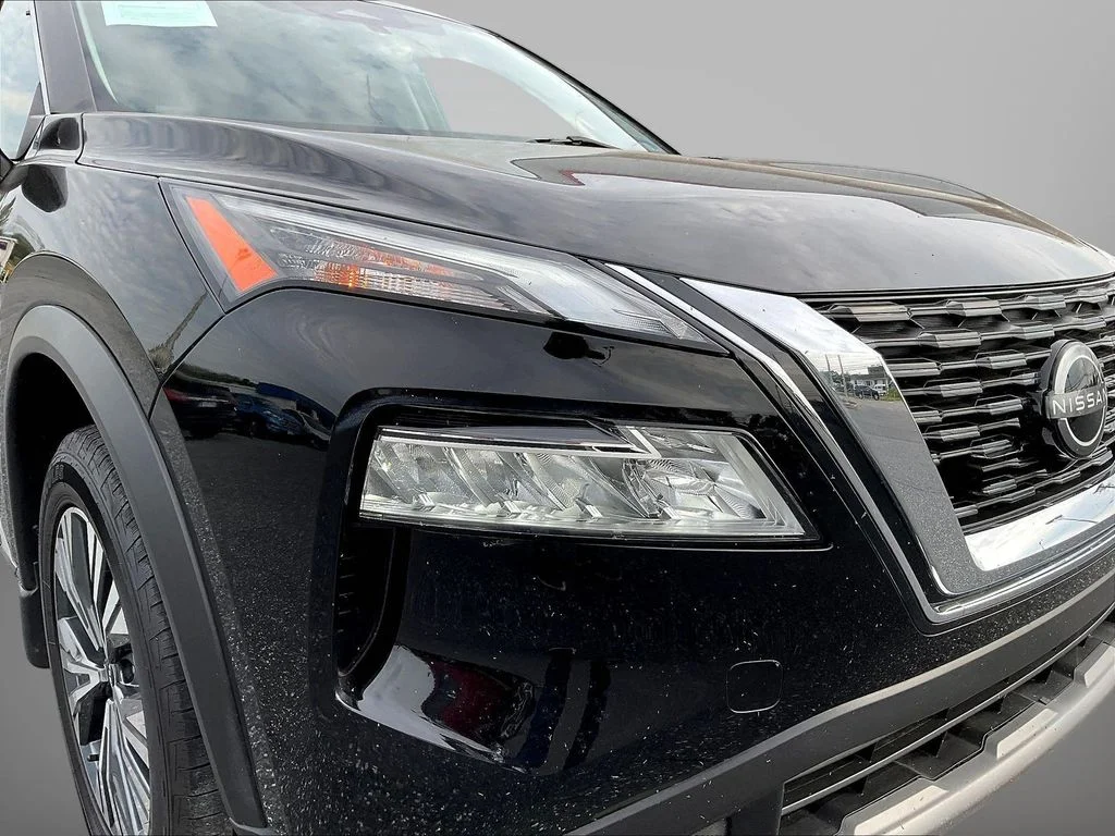 Used 2023 Black Nissan SV image 32