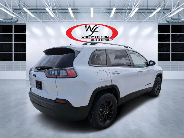 Used 2023 White Jeep Altitude image 3